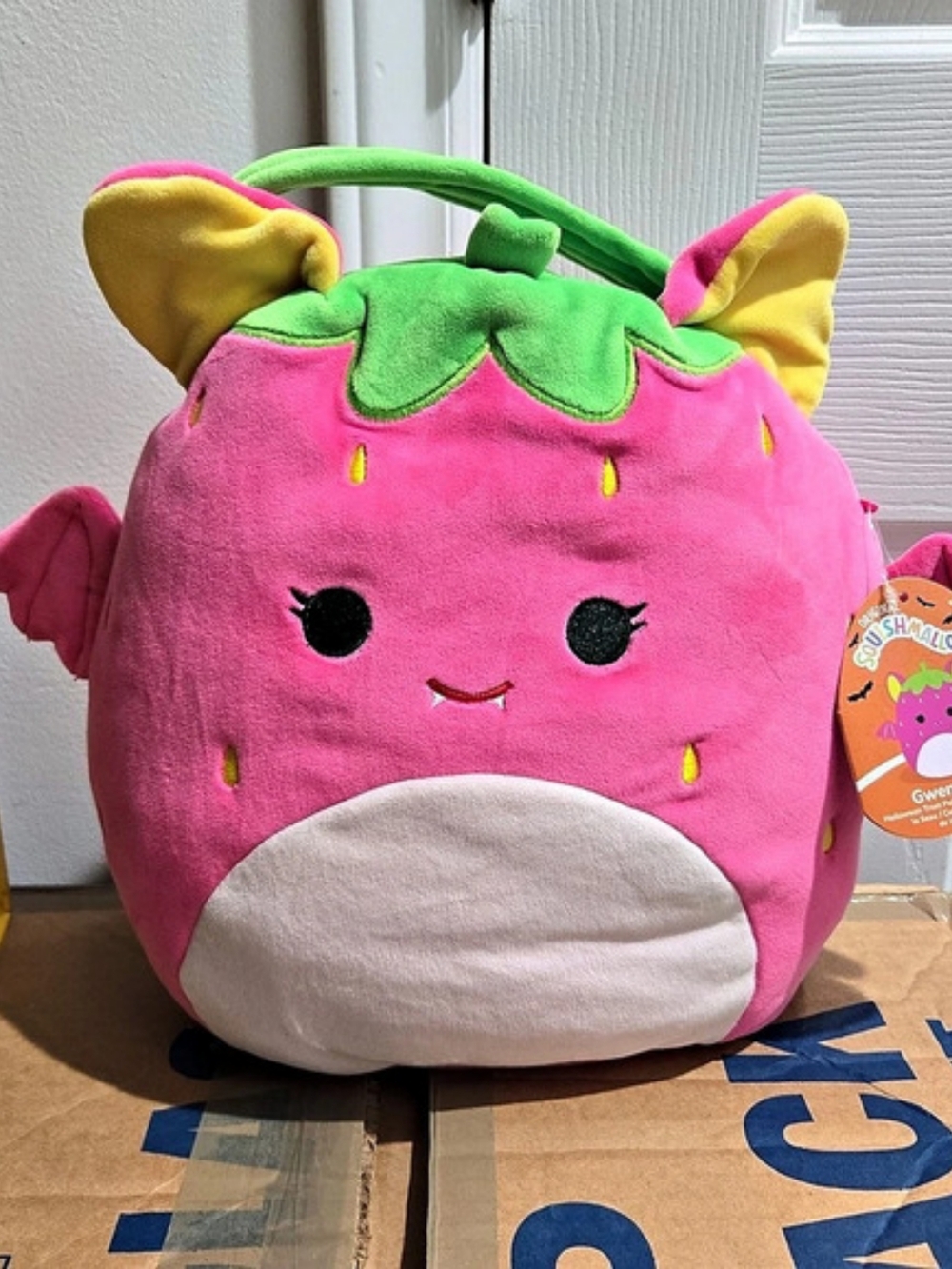 Squishmallows Gwendolyn Neon Strawberry Bat Treat Pail – New Plush